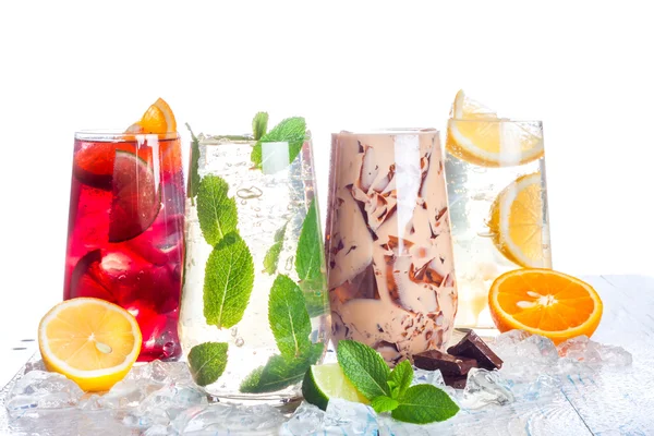 Refreshing summer drinks — Stock Photo, Image