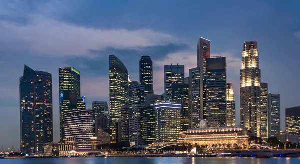 Singapur iş kulesinde gece, Cityscape ve manzarası panoram