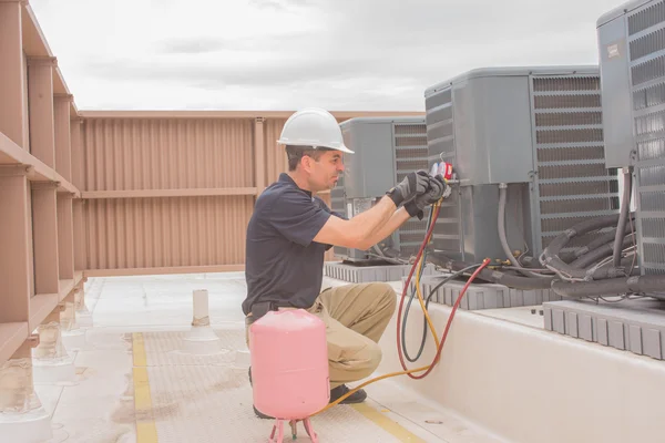 HVAC-technicus onderhoud — Stockfoto