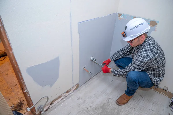 Plumber Installing New Pipes Bathroom Home Remodeling Project — Stock Photo, Image