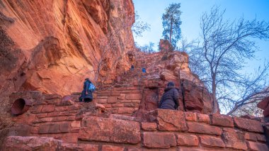 ABD 'nin Utah eyaletindeki Zion Ulusal Parkı' nda Meleklerin İniş Yürüyüşü bölümünün değiştirilmesi