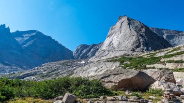 Spearhead, Rocky Dağı Ulusal Parkı 'ndaki Buzul Geçidi' nde aranan bir tırmanış noktası.