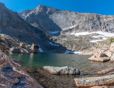 Nadiren çözülmüş, Donmuş Göl, 11.578 've Chiefs Head Peak (13.579') bu nadiren ziyaret edilen yeri oluştururlar.
