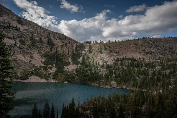 Λίμνη Nokoni Μια Καλοκαιρινή Μέρα Σύννεφα Rocky Mountain National Park — Φωτογραφία Αρχείου