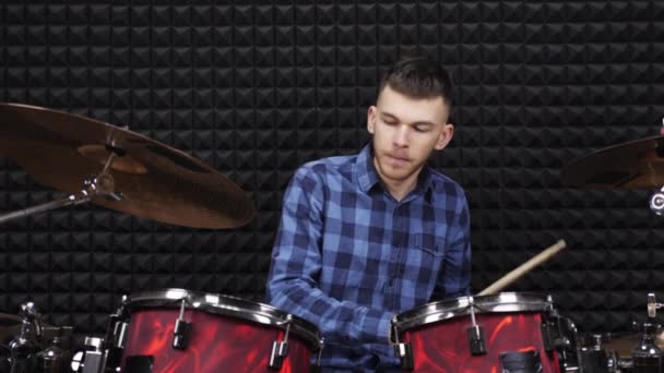 Drummer is preparing to play on drums at sound recording studio — Stock Video