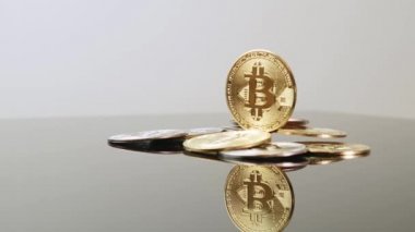 Bitcoin şifreli para birimi. Altın Bitcoin modeli. Finansal ticaret. Şifreli paralar