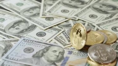 Bitcoin ve dolar masada. Bitcoin 'e yatırım. Engelleme zincirli kripto para birimi