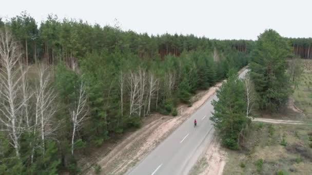 Cykelträning. Triathlon konditionsträning. Träning. Cyklist på landsvägscykel — Stockvideo