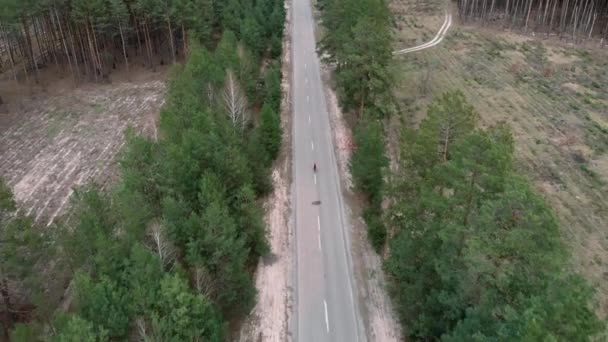 Triatlo ciclismo. Exercícios de ciclismo cardiovascular. Exercício de resistência. Andar de bicicleta de estrada — Vídeo de Stock