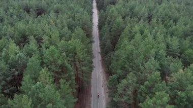 Bisiklet sporcusu eğitimi. Formda sporcu antrenmanı bisikletçiliği