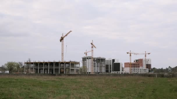 Construction site of residential complex. Residential apartment houses under construction — Stok video