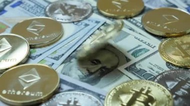 Bitcoin parası. Ethereum. ETH ve BTC sanal para. Dijital kripto para birimi madenciliği