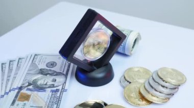 Bitcoin madenciliği. Kripto para birimi. Engelleme zinciri. Bitcoin BTC ve Ethereum ETH paraları
