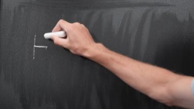 Tahtaya yazılmış tarih. Okul tahtasına tarih dersi başlığı yazma