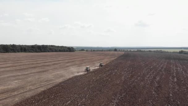 Agricultural vehicles preparing soil for planting new crop. Agriculture concept — Stock Video