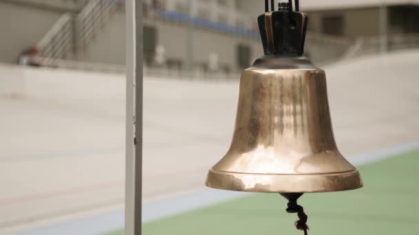 Sport referee rings bell on velodrome. Cycling track. Professional track cyclists racing on velodrome — Stock Video