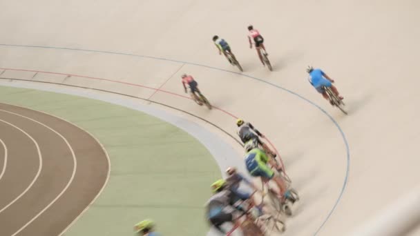 Track cycling teams training on velodrome. Professional cyclists riding on high speed on cycling track — Stock Video