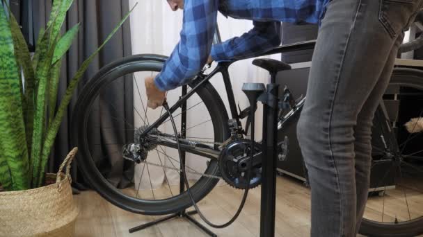 Pumping up bicycle wheel. Bicycle mechanic pumps air into bike tire. Bicycle repairing — Stock Video