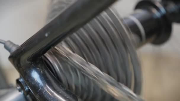 Bicycle wheel gear and chain in motion. Bike drivetrain and cassette. Bike repair — Stock Video