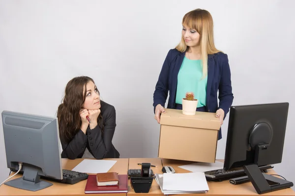 The girl in the office happily holding bags and looking at colleague — Stock Photo, Image