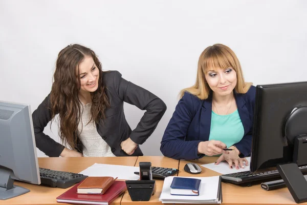 Office worker with feigned indignation looking at the colleague sitting next to the computer innocently — Stock Photo, Image