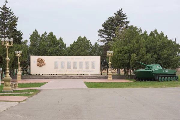 Vityazevo, Rusia - 14 de marzo de 2016: Vista del monumento a los soldados caídos Villa de Vityazevo en la Gran Guerra Patria 1941-1945 — Foto de Stock