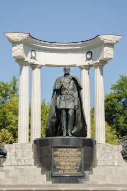 Moskova, Rusya - 11 Ağustos 2015: Anıt Alexander II Liberator, Moskova'da kurtarıcı İsa Katedrali
