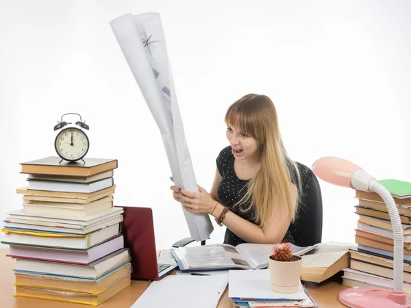 Student Uniwersytetu zmęczenia bije, rysunek na notebooku — Zdjęcie stockowe