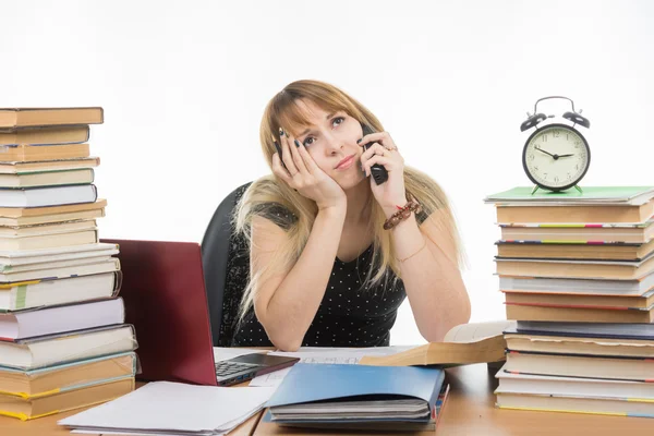 Student phoned to ask for help in the writing of the course project — Stock Photo, Image