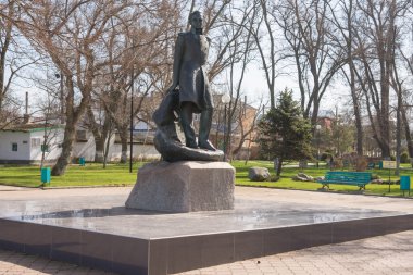 Taman, Rusya - 8 Mart 2016: Mikhail Lermontov içinde şehir merkezi Taman anıt