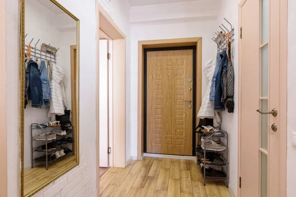 Het Interieur Van Een Bewoonbare Gang Een Klein Appartement Met — Stockfoto