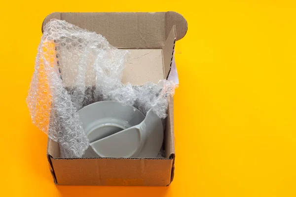 Parcel Online Store Packed Box Dishes Were Broken Opened — Stock Photo, Image