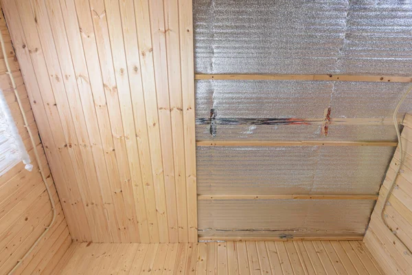 Soffitto Parzialmente Rifinito Con Clapboard Nella Stanza Una Casa Legno — Foto Stock