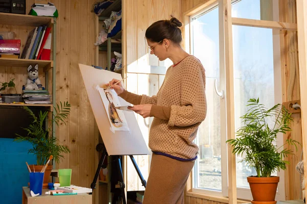 Girl Artist Draws Easel Home Molubert Stands Window — Stock Photo, Image