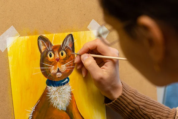 Artist Draws Acrylic Paints Drawing Cat Easel Close — Stock Photo, Image