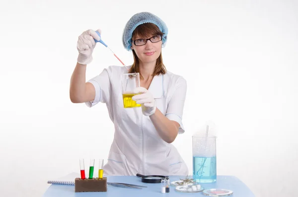 Chemist posing experience — Stock Photo, Image