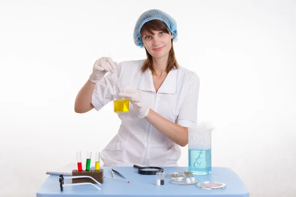 Dispenser flask prevents fluid — Stock Photo, Image