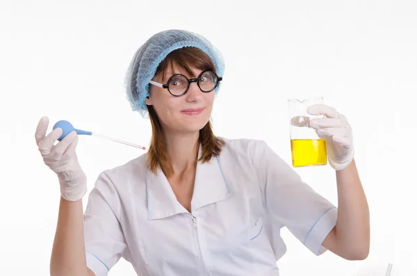 Chemist with a pipette and bulb — Stock Photo, Image