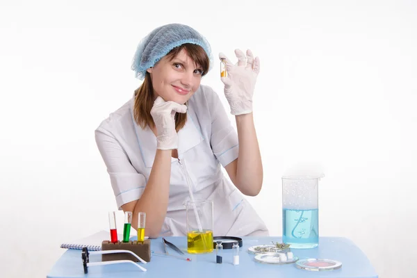 Chemist with the resultant powder — Stock Photo, Image