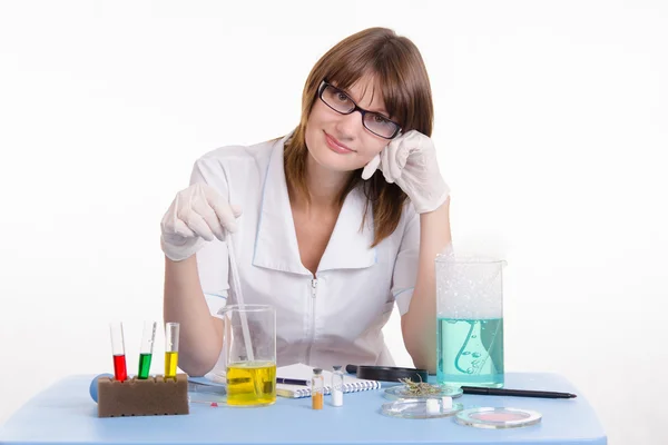 Farmacéutico prevenir medicamentos —  Fotos de Stock