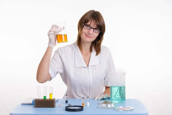 Chemist got a great result for the experience — Stock Photo, Image