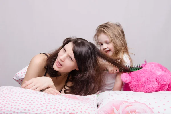 My mother is very sick. Daughter combing her hair — Stock Photo, Image