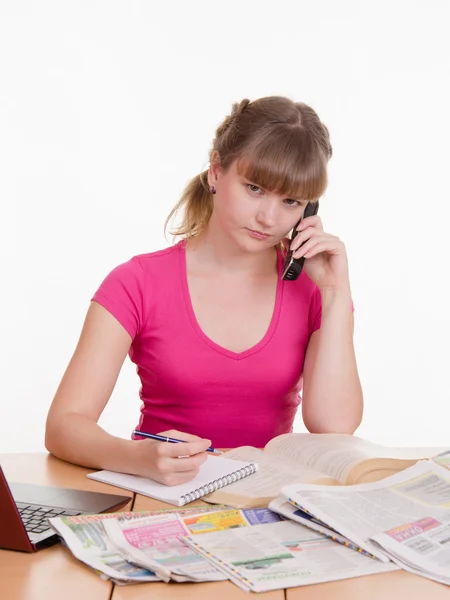 Girl seriously talking on the phone — Stock Photo, Image