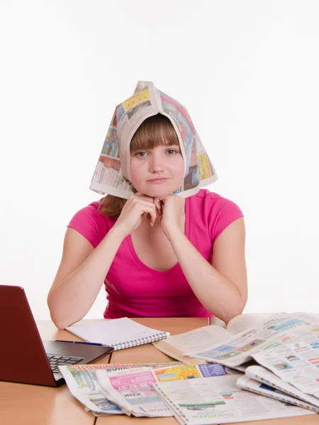 The girl wore a newspaper as headscarf — Stock Photo, Image