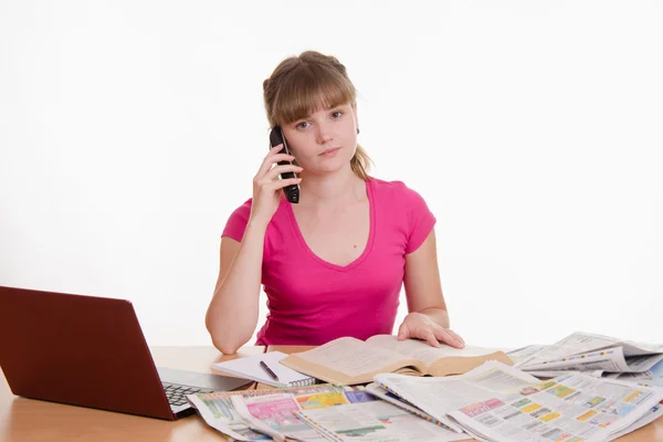 Upset girl calls employer — Stock Photo, Image