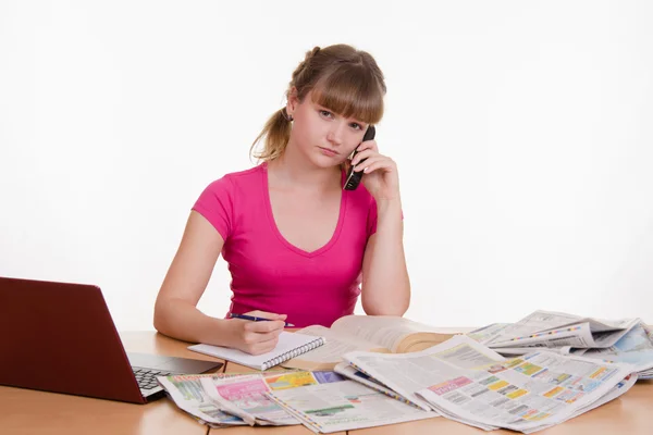 Flicka nekades anställning på telefonen — Stockfoto