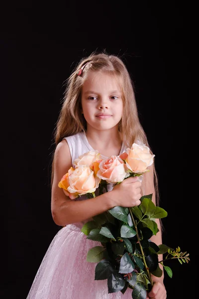 Sad five year old girl with a bouquet of flowers — Stock Photo, Image