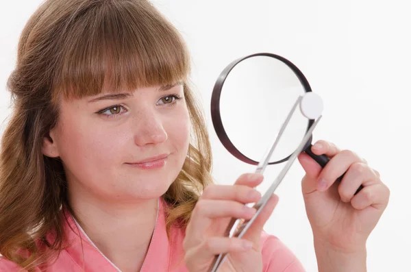 Pharmacist is considering a tablet under magnifying glass — Stock Photo, Image