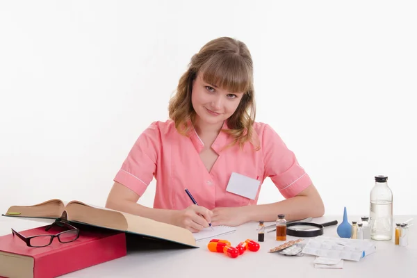 Estudiante de medicina feliz — Foto de Stock