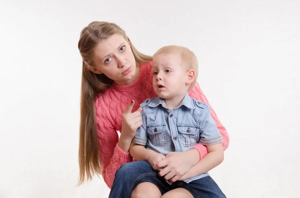 Mom gives a farewell to his son — Stock Photo, Image